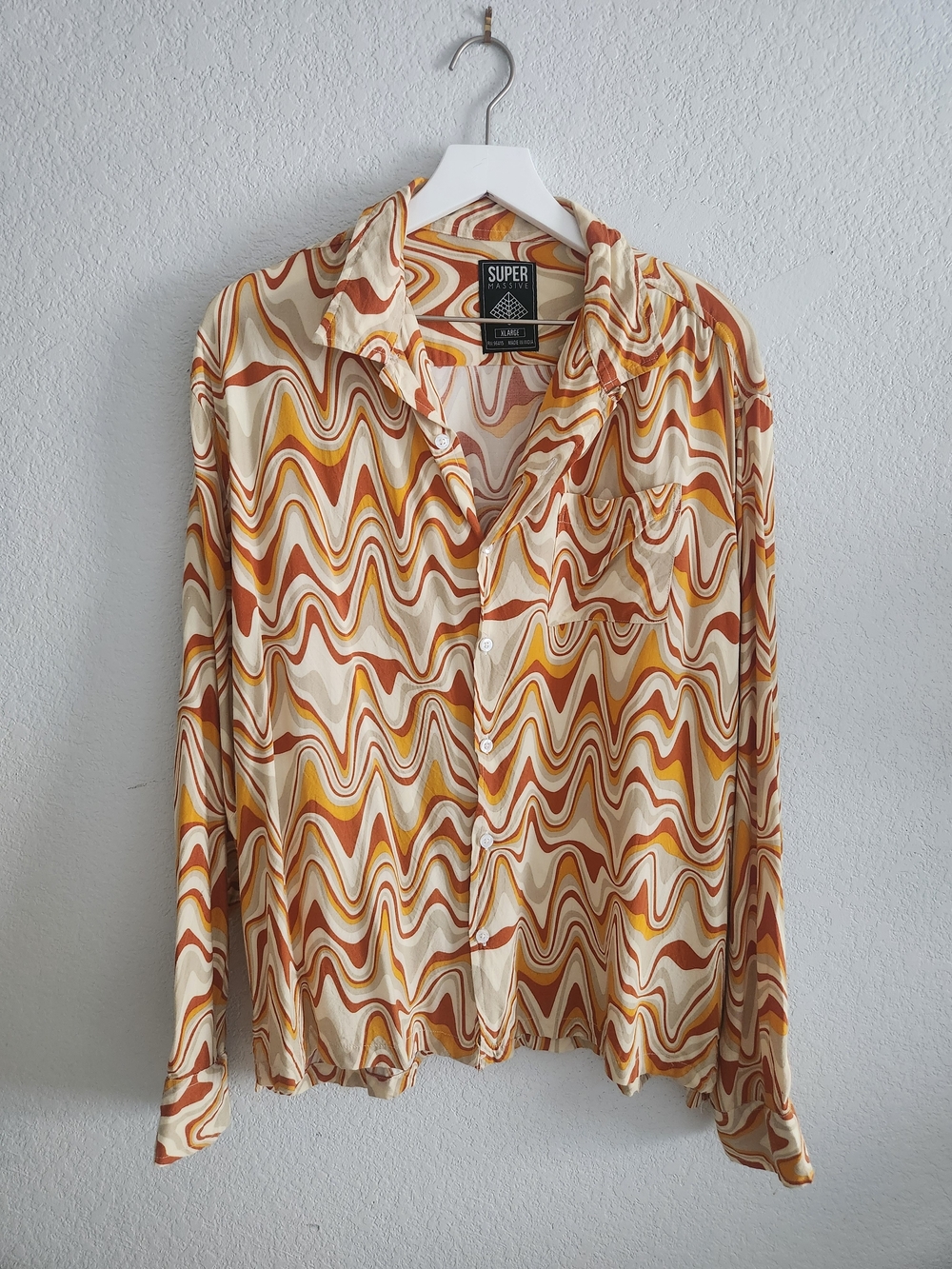Casual Button-Down Shirt in Cream & Rust Wave Print